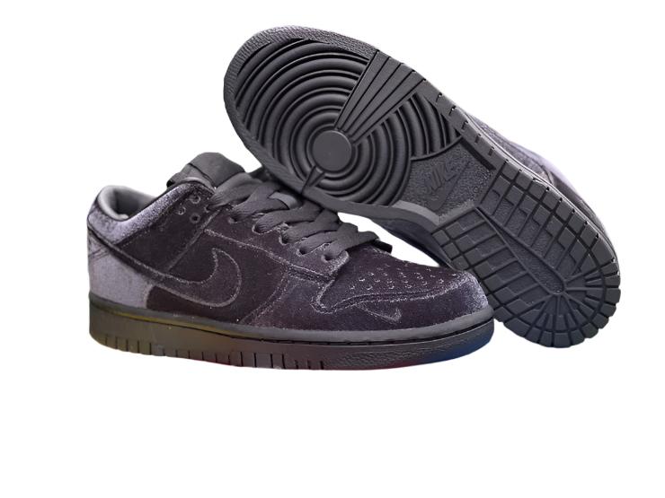 Nike SB Dunk low | Dover Street Market Triple Black Velvet